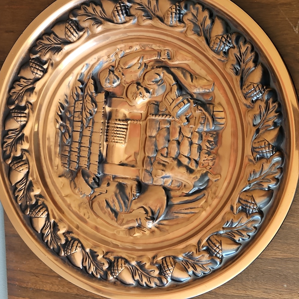 Vintage MCM Coppercraft Guild Family At The Well Wall Decor USA - Picture 8 of 8